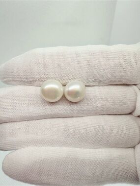 Nordstrom Pearl Stud Earrings in White Luster